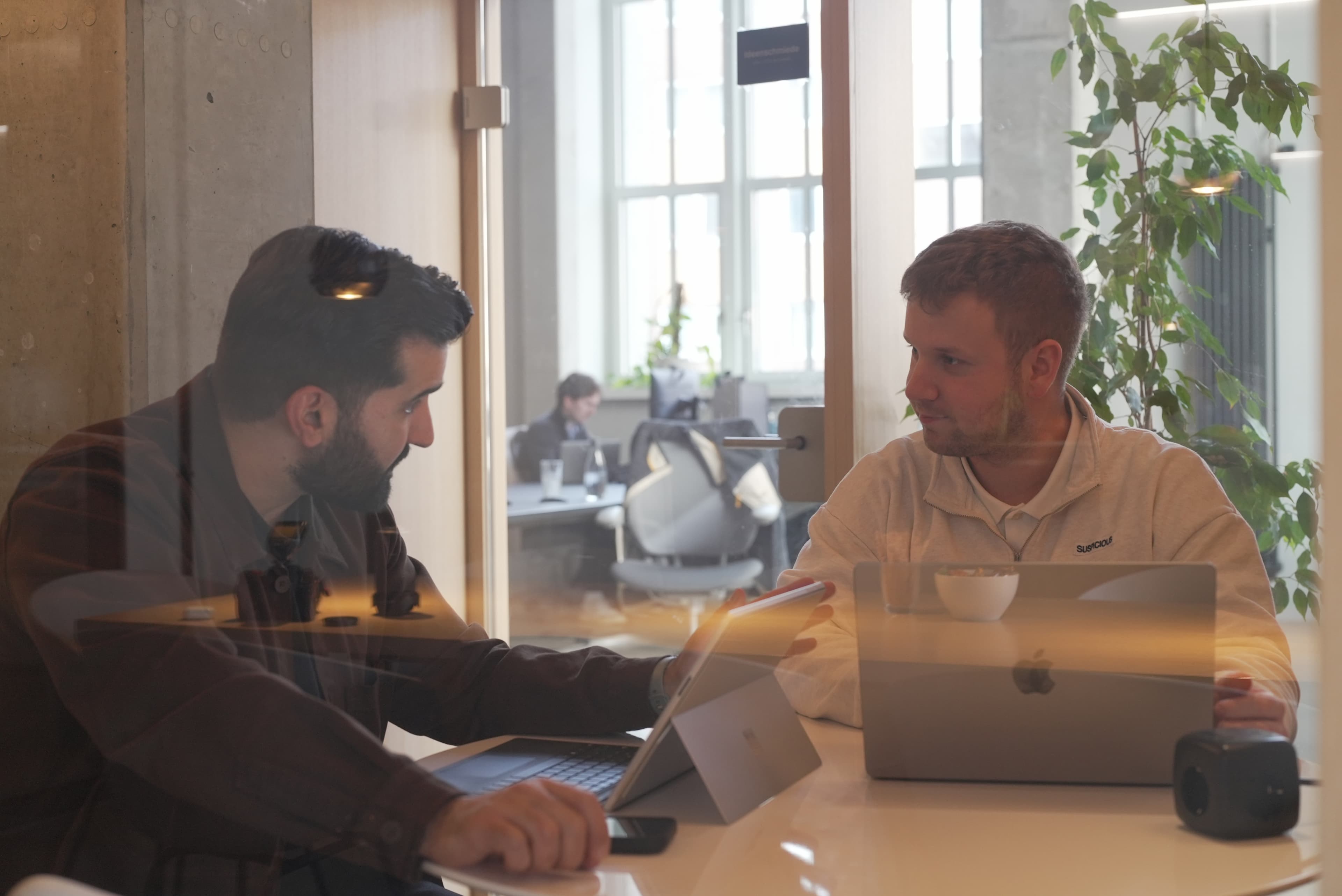 450connect — Market Intelligence Hub & Content Platform